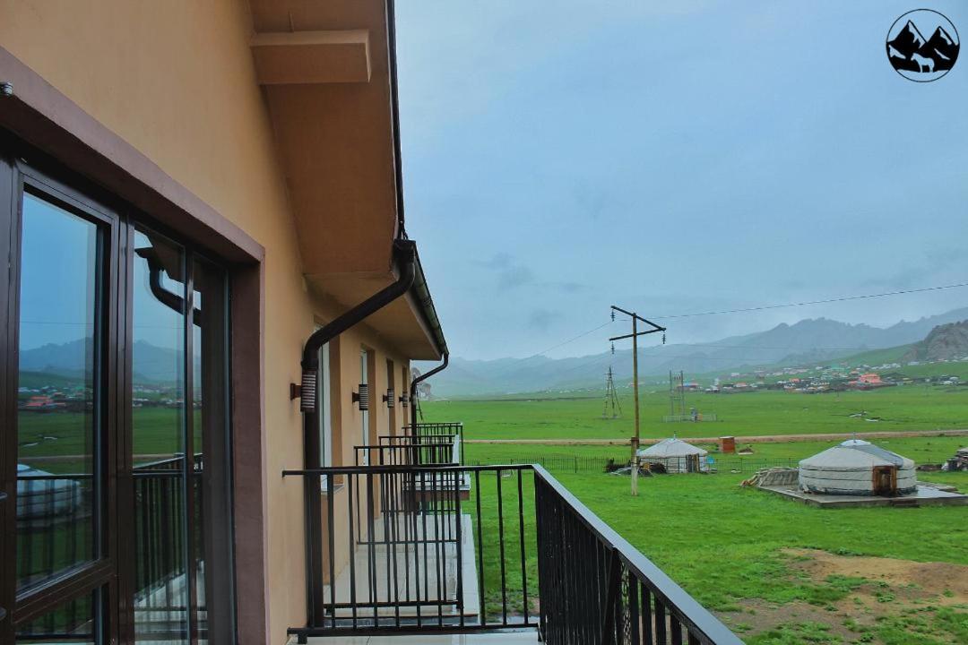 Takhi Resort Terelj Yoliin Hural Exterior foto