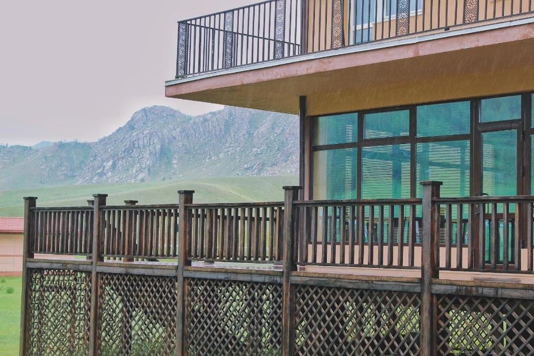 Takhi Resort Terelj Yoliin Hural Exterior foto
